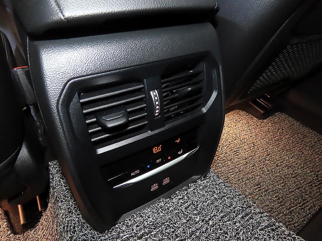 BMW 3시리즈(7세대) 320e M 스포츠 퍼포먼스 팩 - 이미지 16