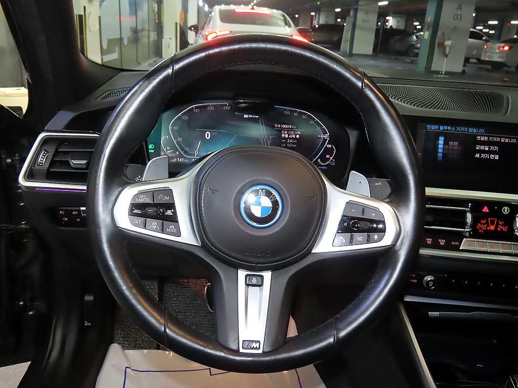 BMW 3시리즈(7세대) 320e M 스포츠 퍼포먼스 팩 - 이미지 15