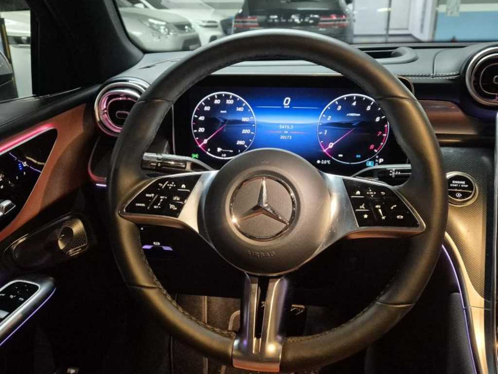 벤츠 GLC클래스(2세대) GLC 300 4매틱 쿠페 아방가르드 - 이미지 2