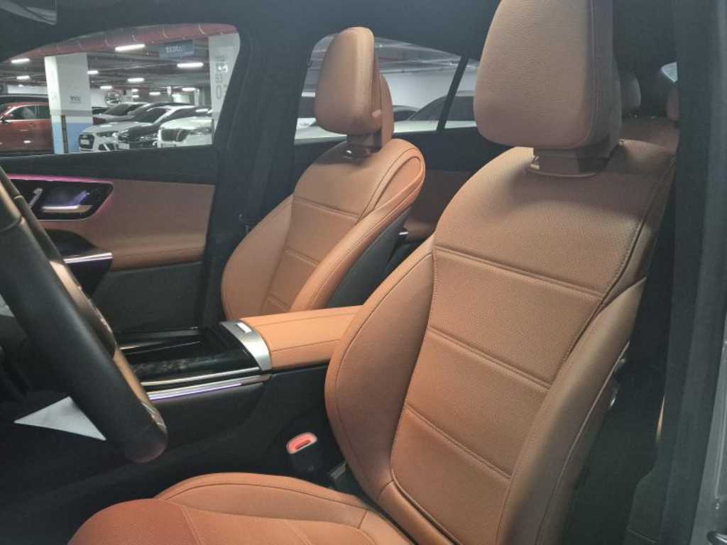 벤츠 GLC클래스(2세대) GLC 300 4매틱 쿠페 아방가르드 - 이미지 19