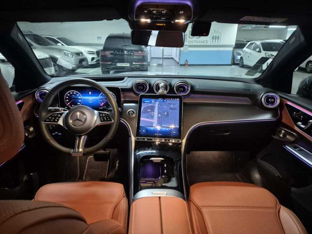 벤츠 GLC클래스(2세대) GLC 300 4매틱 쿠페 아방가르드 - 이미지 20