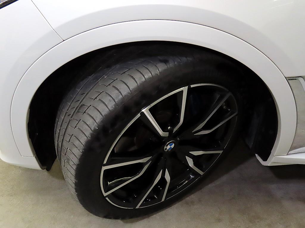 BMW X7 40i xDrive M스포츠 팩 - 이미지 19