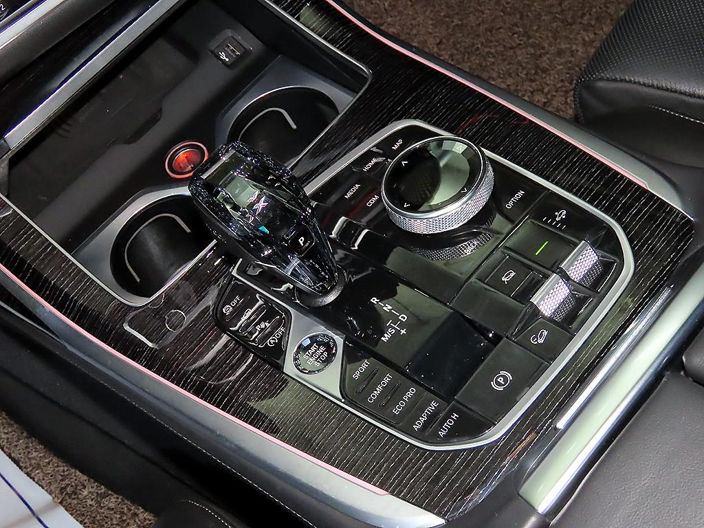 BMW X7 40i xDrive M스포츠 팩 - 이미지 3