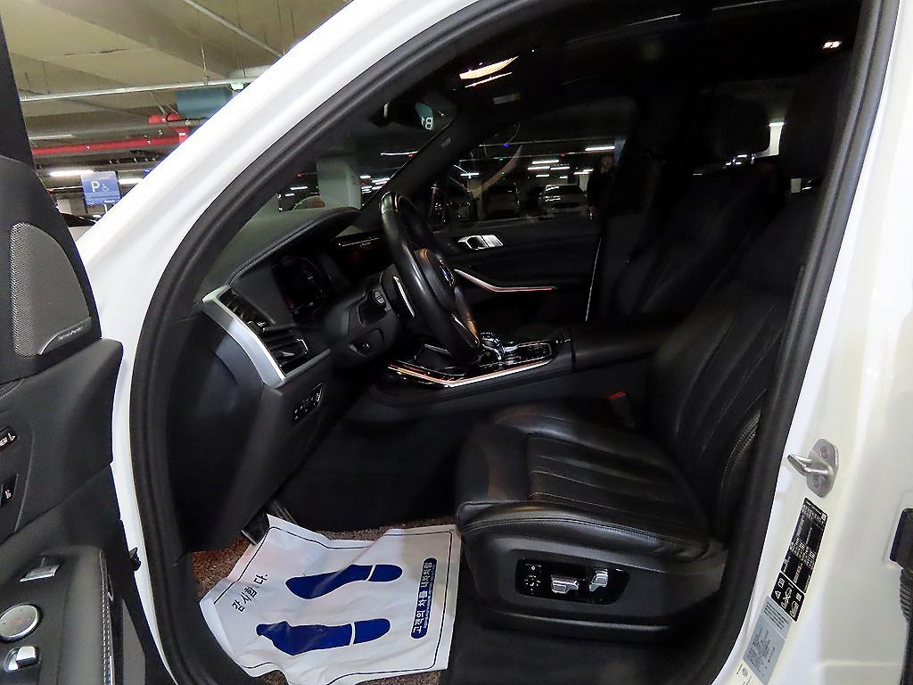 BMW X7 40i xDrive M스포츠 팩 - 이미지 14