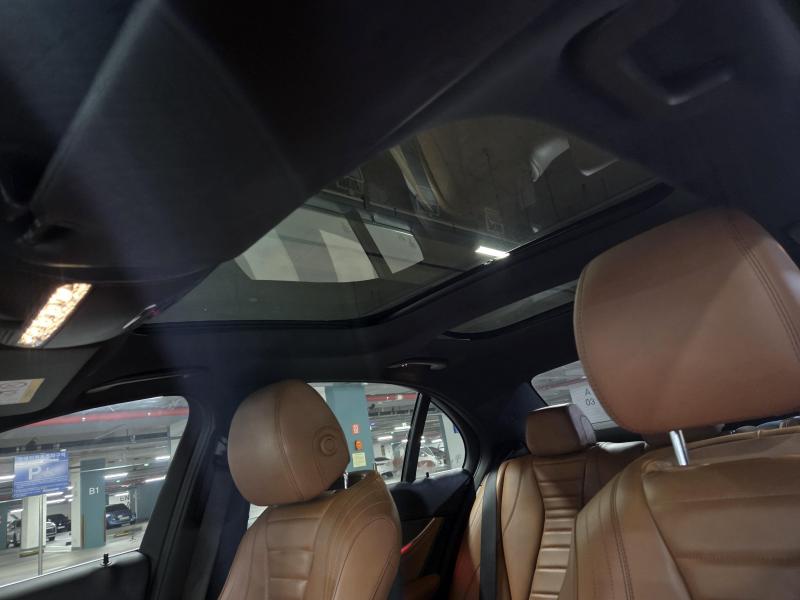 벤츠 E클래스(5세대) E350 4매틱 AMG 라인 - 이미지 12