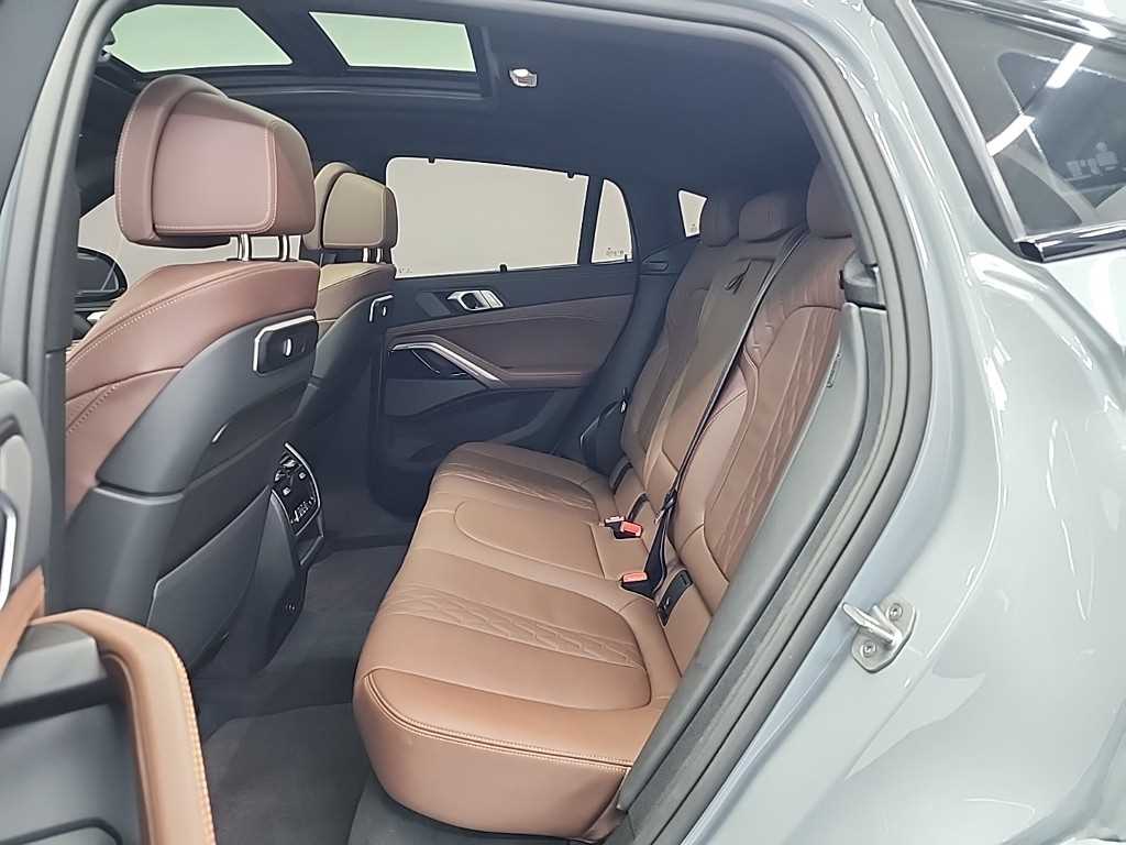 BMW X6(3세대) 40d xDrive M 스포츠 프로 온라인 익스클루시브 - 이미지 17