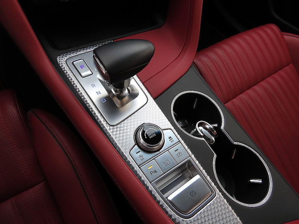 제네시스 더 뉴G70 가솔린 2.0T 2WD 스포츠 패키지 - 이미지 9