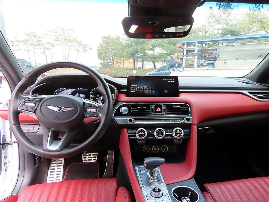 제네시스 더 뉴G70 가솔린 2.0T 2WD 스포츠 패키지 - 이미지 18