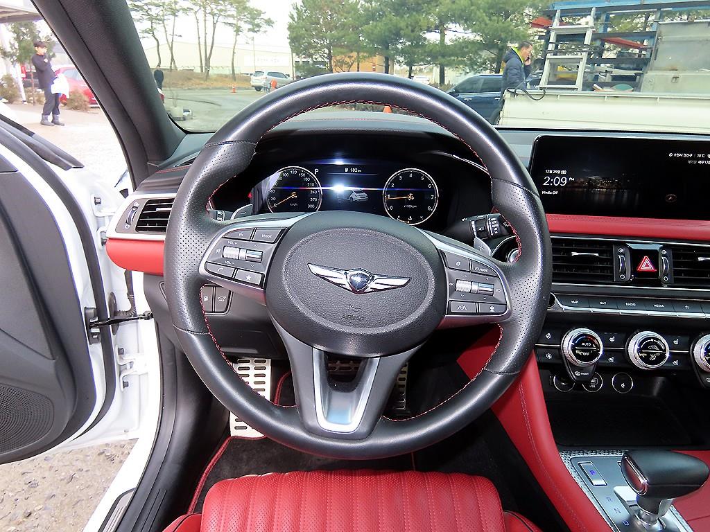 제네시스 더 뉴G70 가솔린 2.0T 2WD 스포츠 패키지 - 이미지 20