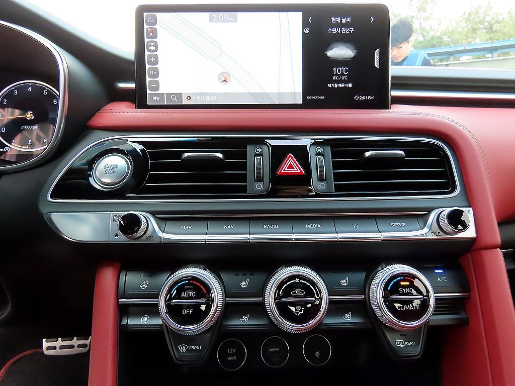 제네시스 더 뉴G70 가솔린 2.0T 2WD 스포츠 패키지 - 이미지 11