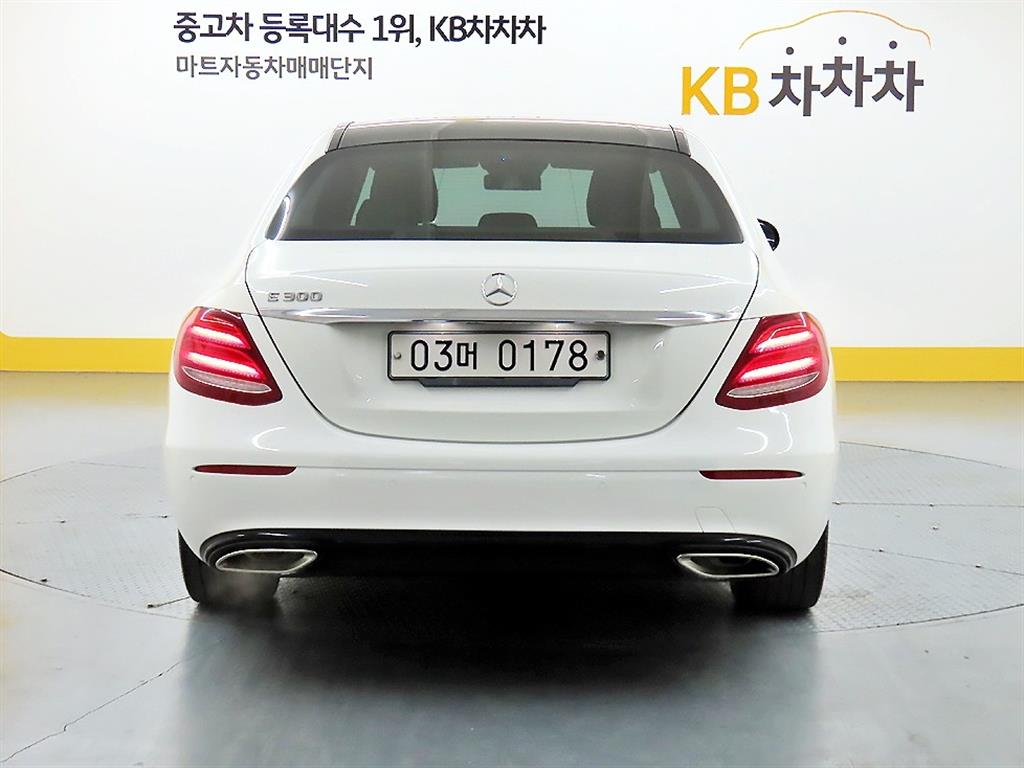벤츠 E클래스(5세대) E300 아방가르드 나이트팩 - 이미지 8