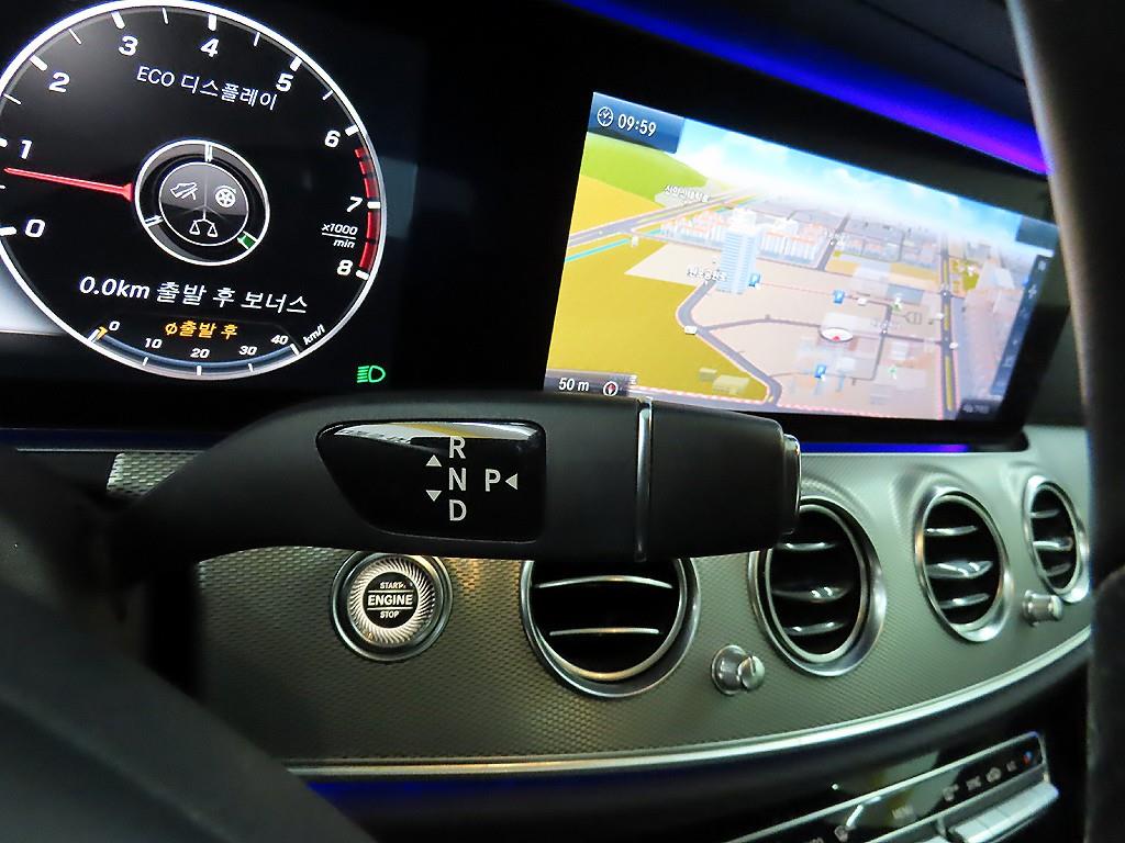 벤츠 E클래스(5세대) E300 아방가르드 나이트팩 - 이미지 19