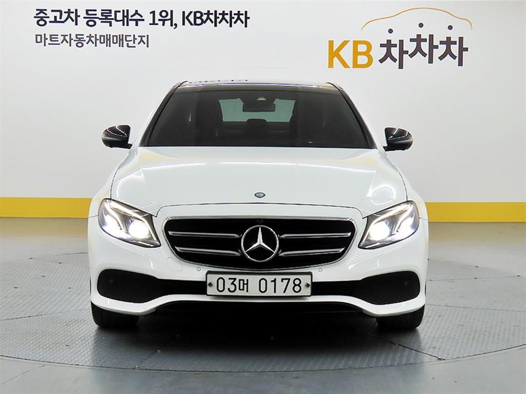 벤츠 E클래스(5세대) E300 아방가르드 나이트팩 - 이미지 9