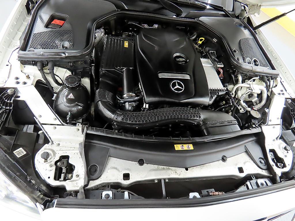 벤츠 E클래스(5세대) E300 아방가르드 나이트팩 - 이미지 15