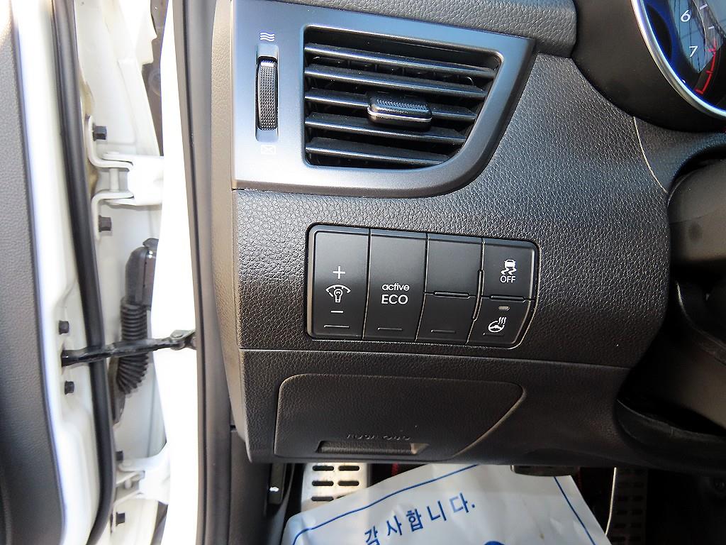 현대 더 뉴i30 2.0 GDi D스펙 - 이미지 11