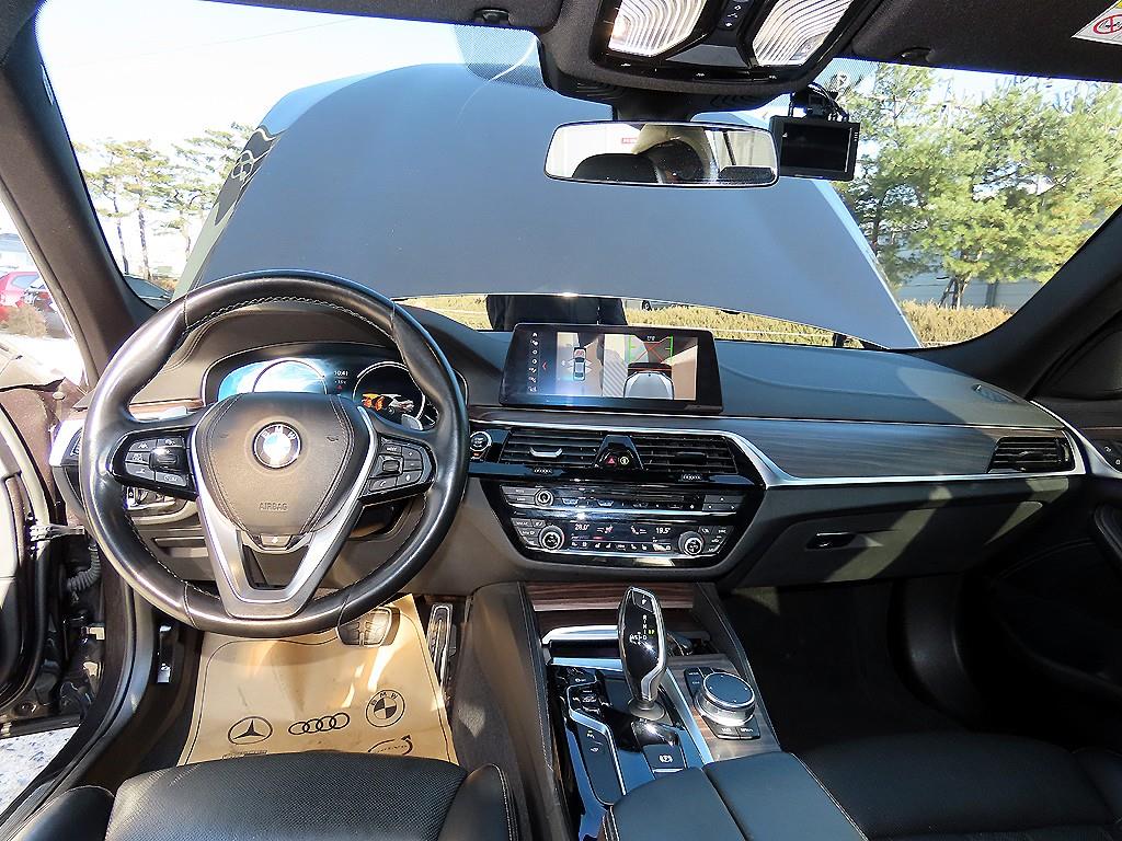 BMW 5시리즈(7세대) 520d M스포츠팩 플러스 - 이미지 15