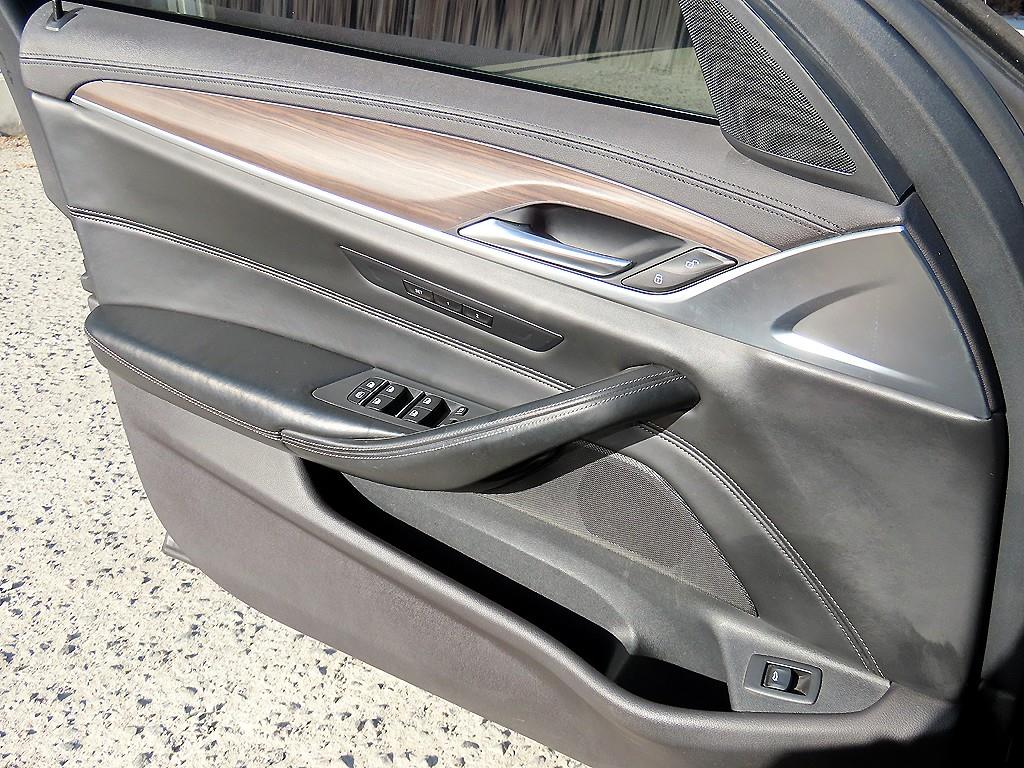 BMW 5시리즈(7세대) 520d M스포츠팩 플러스 - 이미지 7