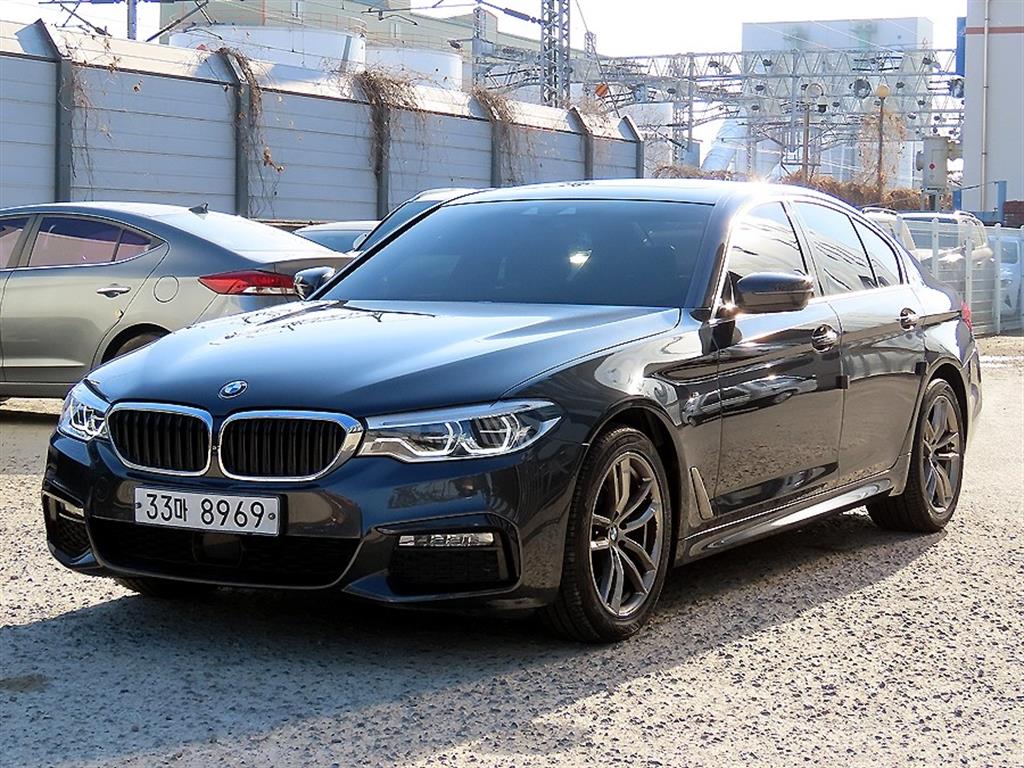 BMW 5시리즈(7세대) 520d M스포츠팩 플러스 - 이미지 11