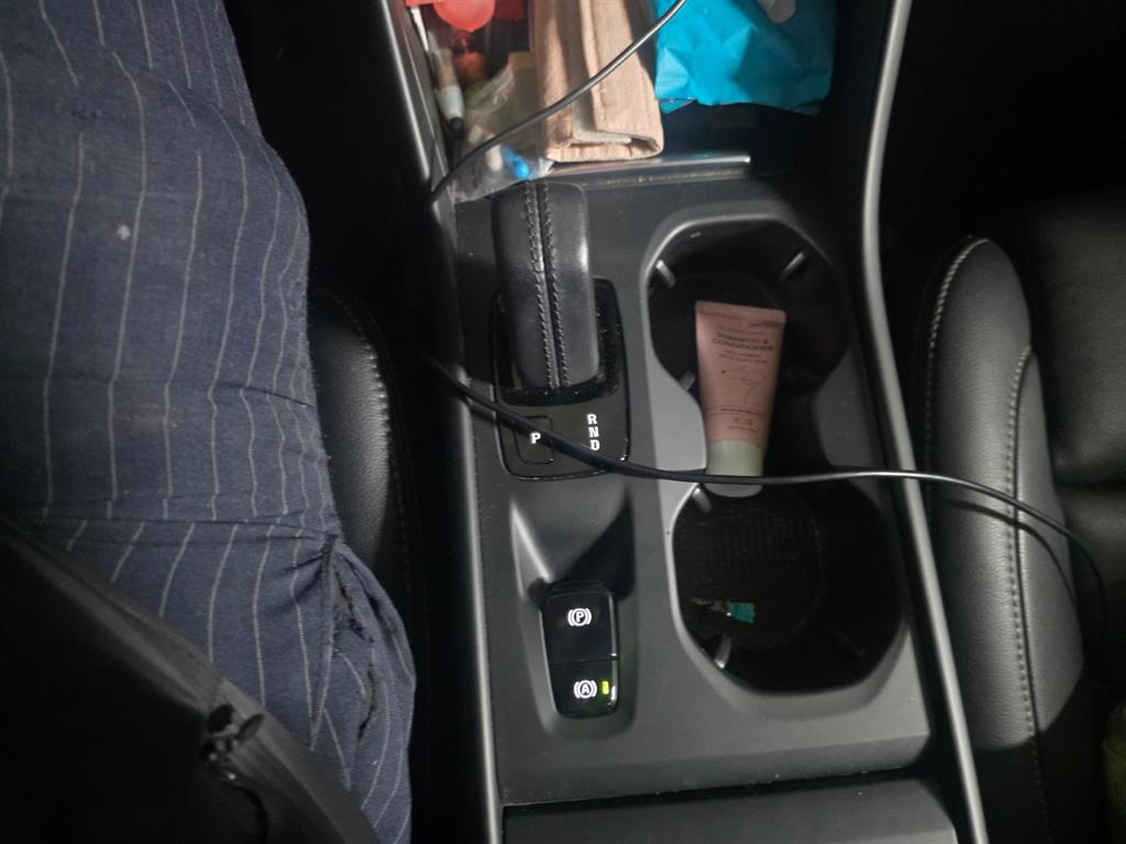 볼보 XC40 2.0 B4 AWD 모멘텀 - 이미지 11