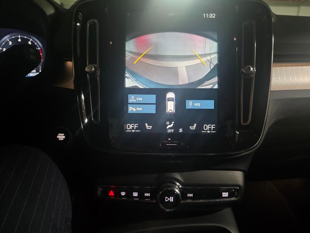 볼보 XC40 2.0 B4 AWD 모멘텀 - 이미지 10