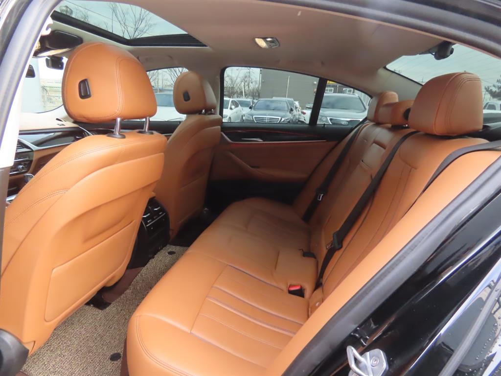BMW 5시리즈(7세대) 520i 럭셔리 - 이미지 4