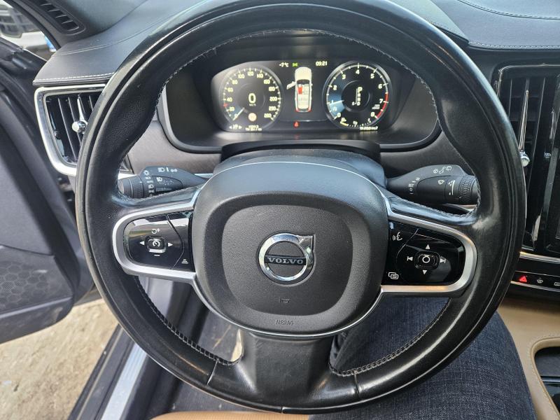 볼보 V90 크로스컨트리 2.0 T5 AWD 프로 - 이미지 17