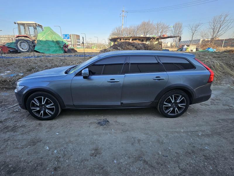 볼보 V90 크로스컨트리 2.0 T5 AWD 프로 - 이미지 11