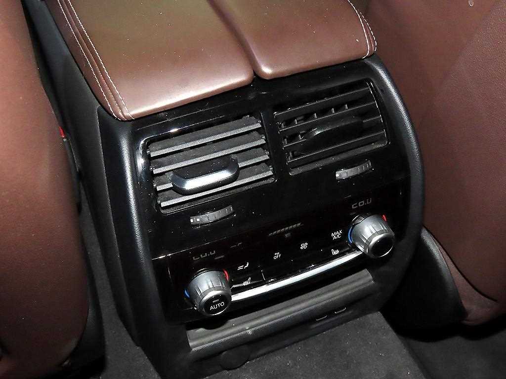 BMW 5시리즈(7세대) 530i xDrive M 스포츠팩 - 이미지 8