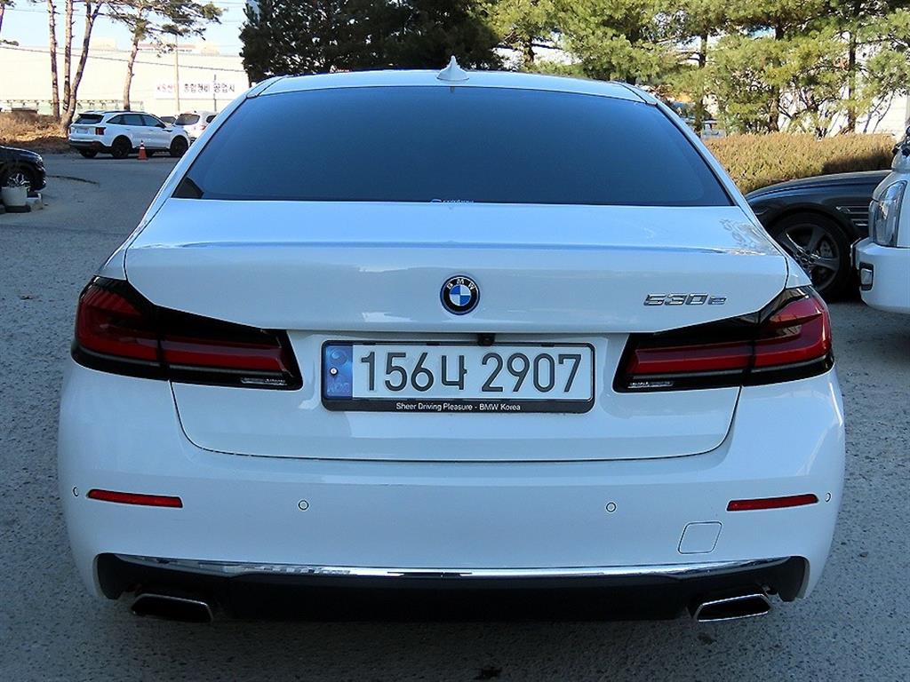 BMW 5시리즈(7세대) 530e 럭셔리 - 이미지 11