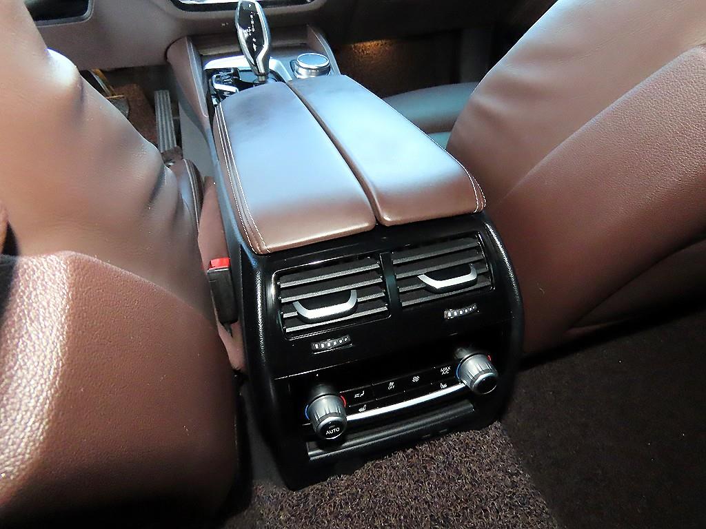 BMW 5시리즈(7세대) 530e 럭셔리 - 이미지 9