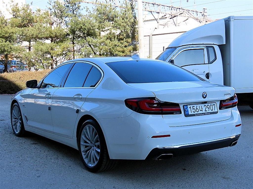 BMW 5시리즈(7세대) 530e 럭셔리 - 이미지 10
