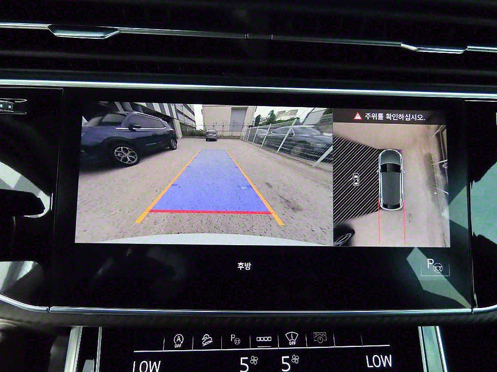 아우디 RS Q8 4.0 TFSI 콰트로 - 이미지 16