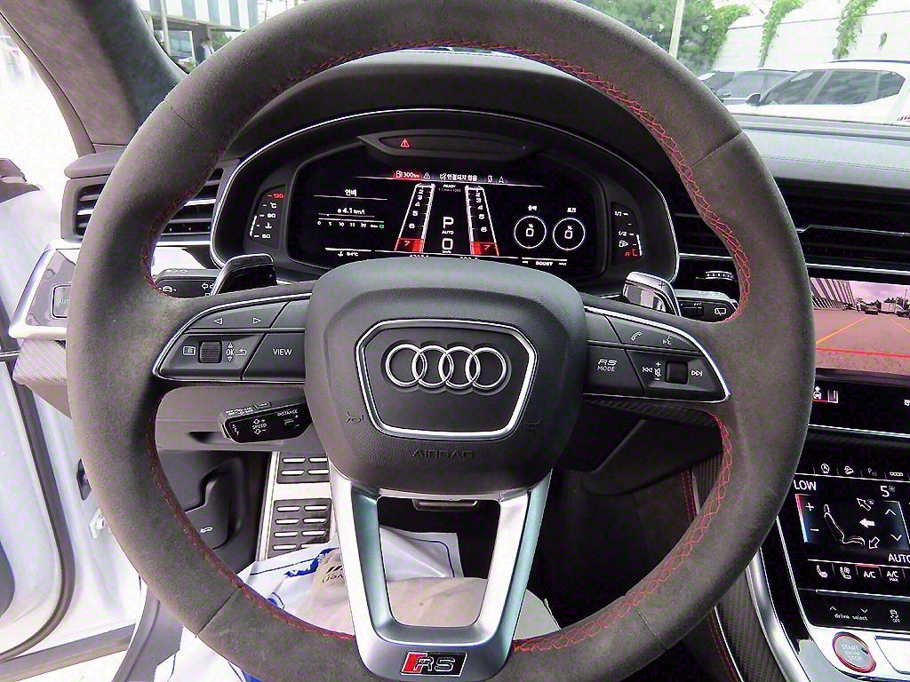 아우디 RS Q8 4.0 TFSI 콰트로 - 이미지 10