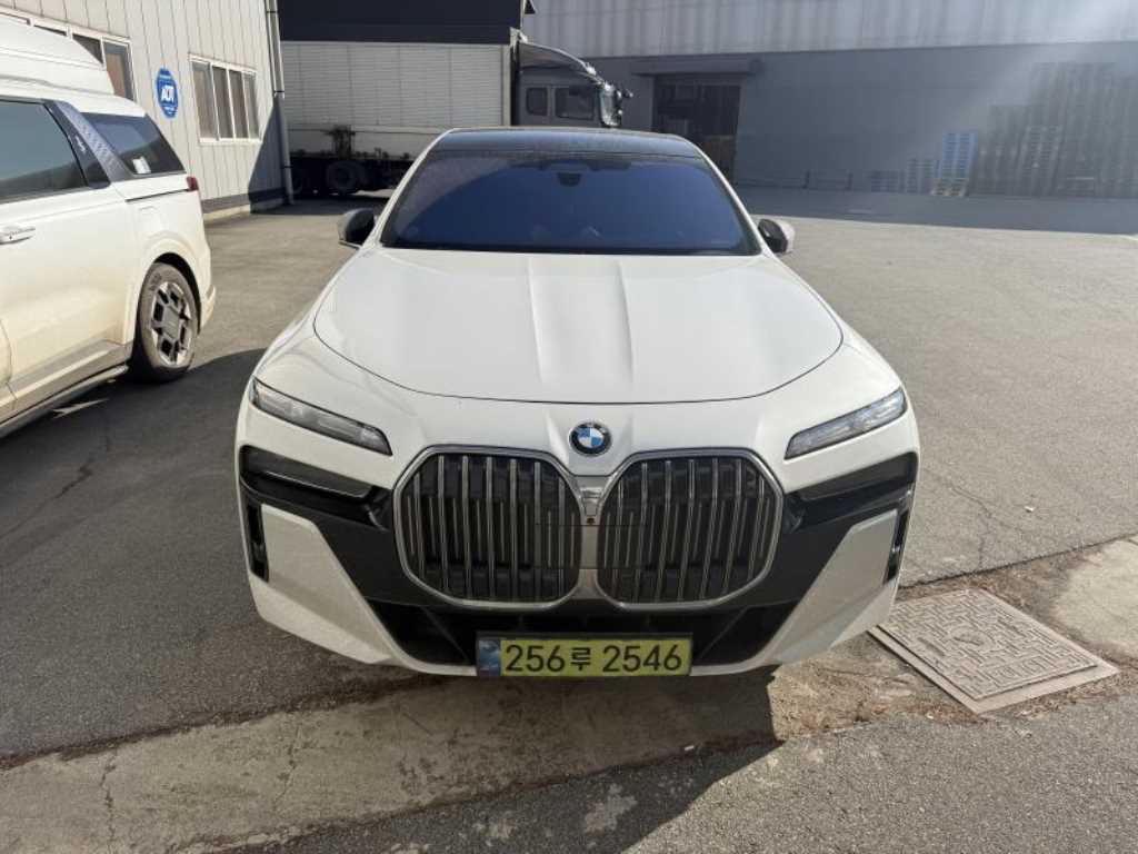 BMW 7시리즈(7세대) 740d xDrive M 스포츠 - 이미지 3