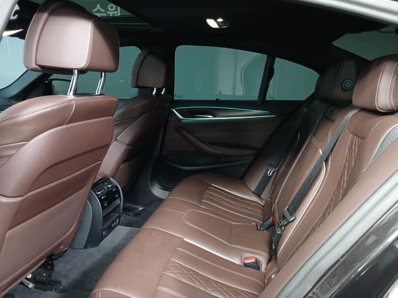 BMW 5시리즈(7세대) 523d xDrive M 스포츠팩 - 이미지 5