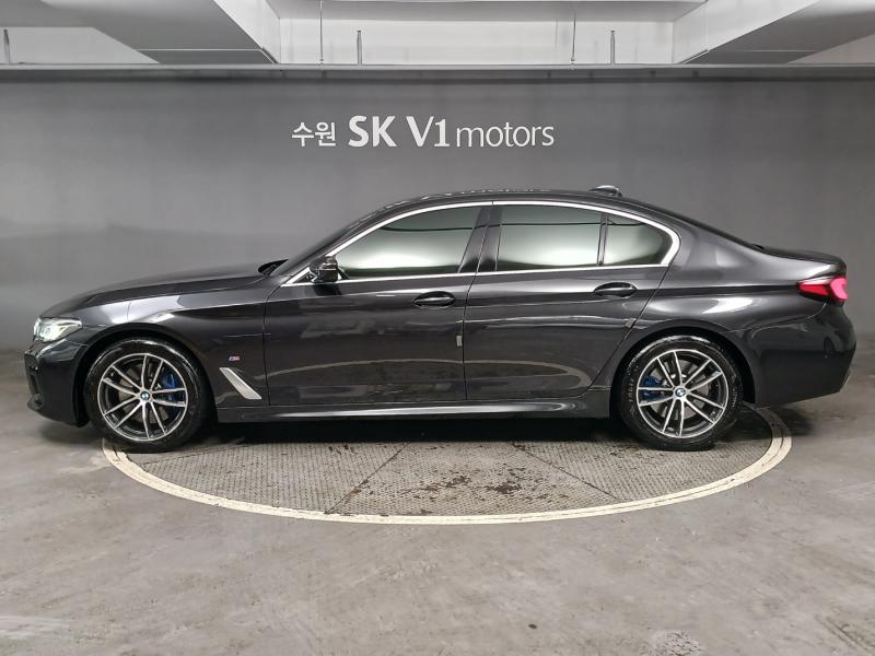 BMW 5시리즈(7세대) 523d xDrive M 스포츠팩 - 이미지 4