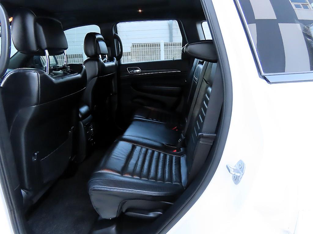 지프 그랜드 체로키(WK2) 3.6 V6 - 이미지 2