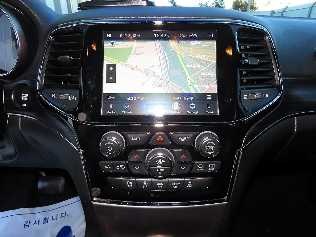 지프 그랜드 체로키(WK2) 3.6 V6 - 이미지 19