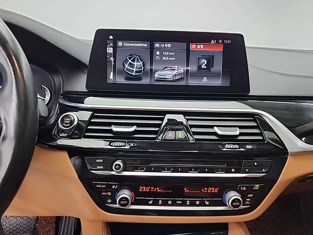 BMW 5시리즈(7세대) 520d 럭셔리 라인스페셜