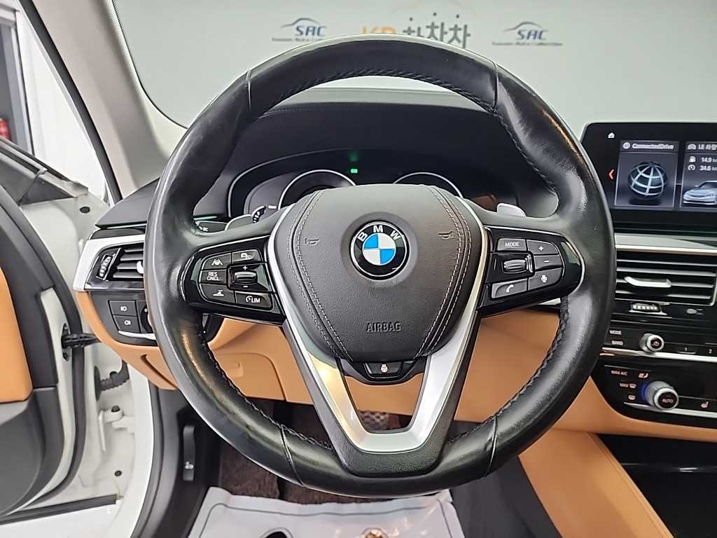 BMW 5시리즈(7세대) 520d 럭셔리 라인스페셜 - 이미지 19