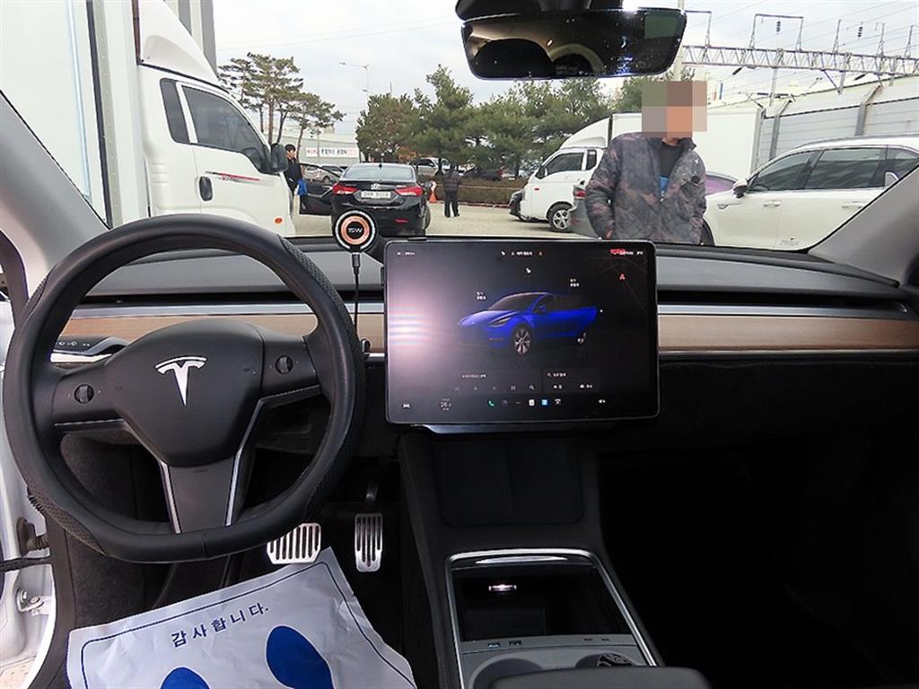 테슬라 모델 Y AWD 롱 레인지 - 이미지 13