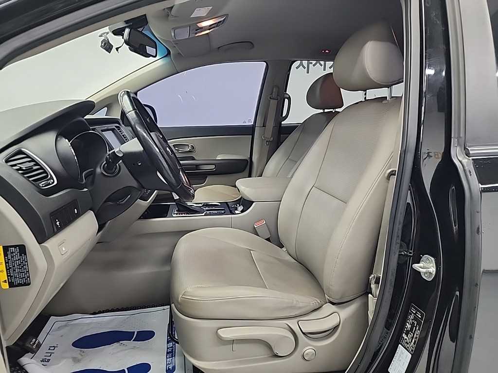 기아 더 뉴카니발 9인승 디젤 럭셔리 - 이미지 8