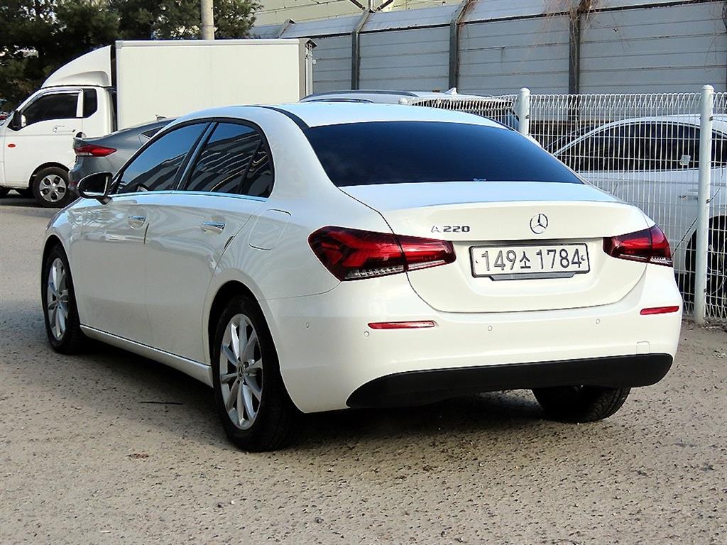 벤츠 A클래스(4세대) A220 세단 - 이미지 14