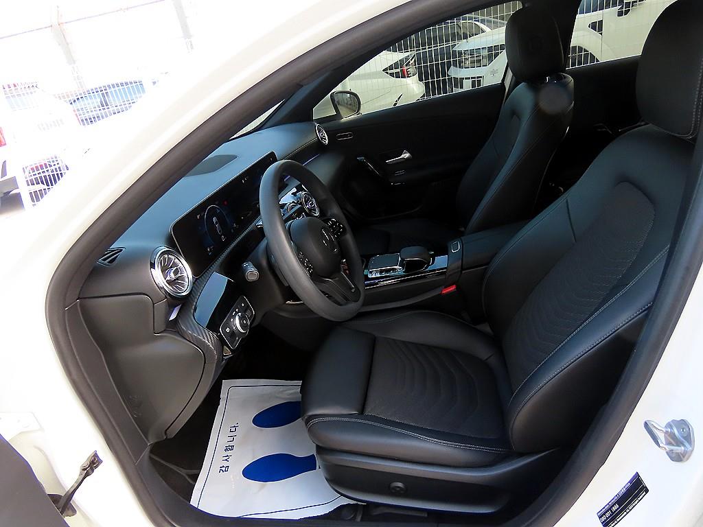 벤츠 A클래스(4세대) A220 세단 - 이미지 6