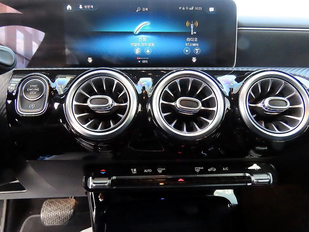 벤츠 A클래스(4세대) A220 세단 - 이미지 2