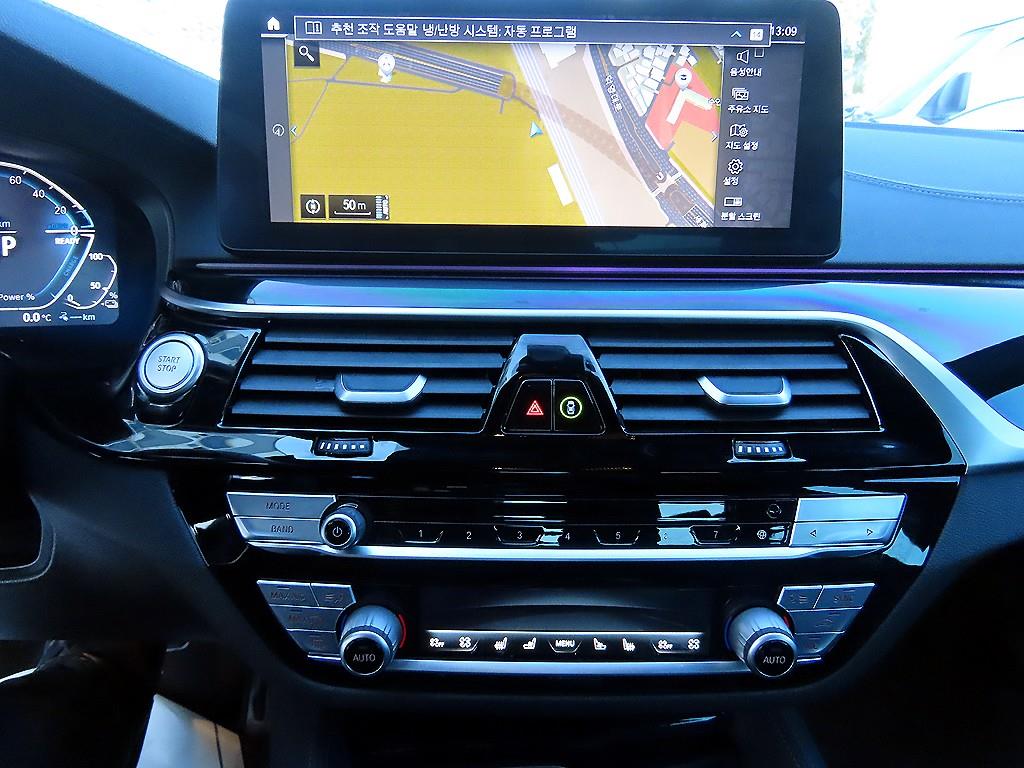 BMW 5시리즈(7세대) 530e M 스포츠팩 - 이미지 13