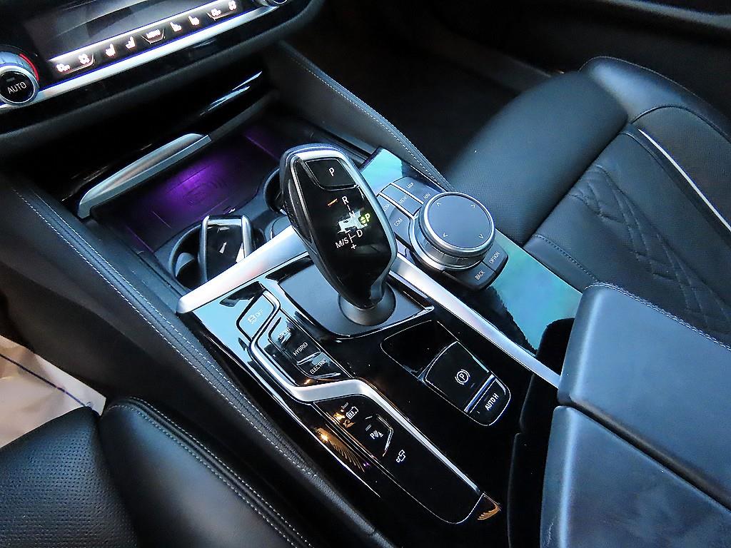 BMW 5시리즈(7세대) 530e M 스포츠팩 - 이미지 5