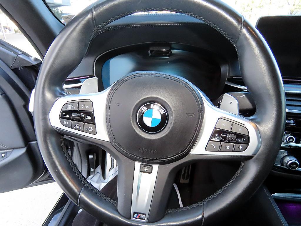 BMW 5시리즈(7세대) 530e M 스포츠팩 - 이미지 8