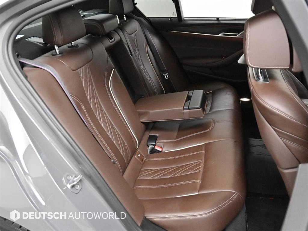 BMW 5시리즈(7세대) M550i xDrive - 이미지 12