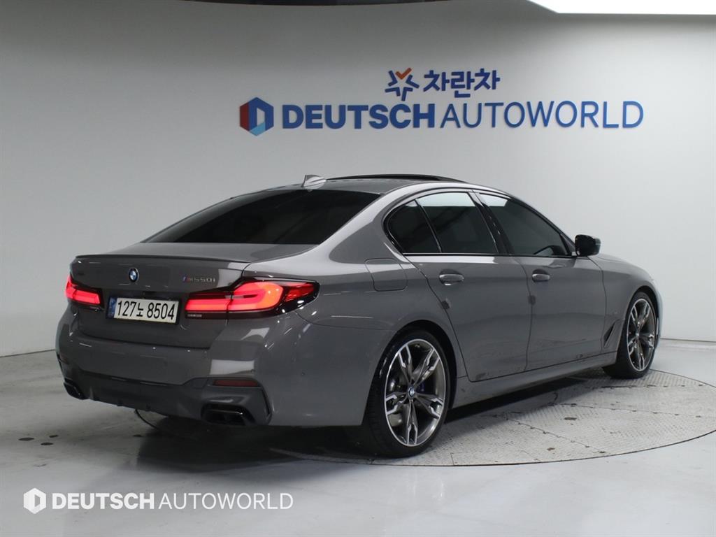 BMW 5시리즈(7세대) M550i xDrive - 이미지 6